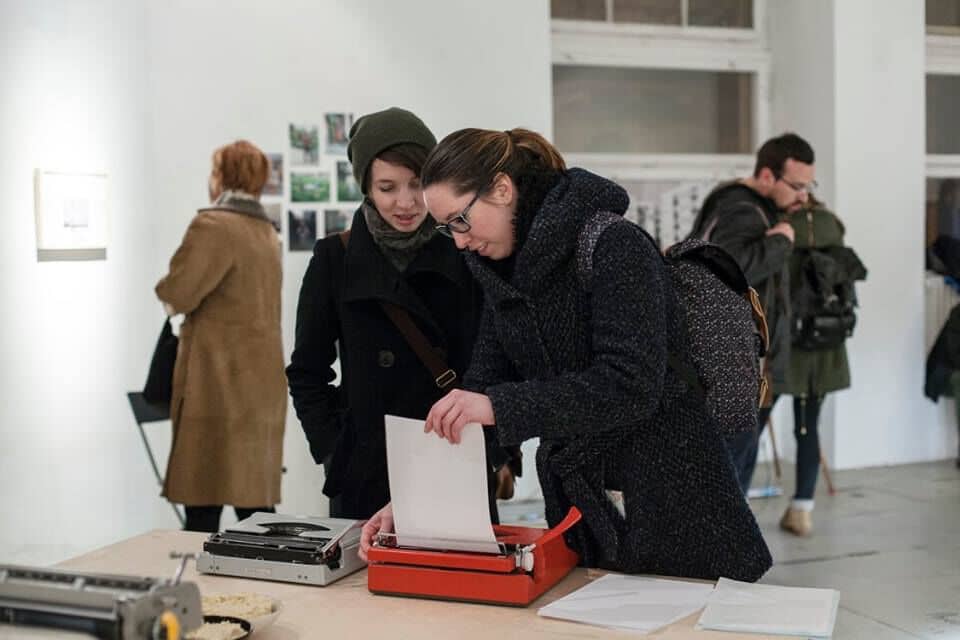 Ébredni alszom, lefeküdni kelek föl / Fiatal Képzőművészek Stúdiója