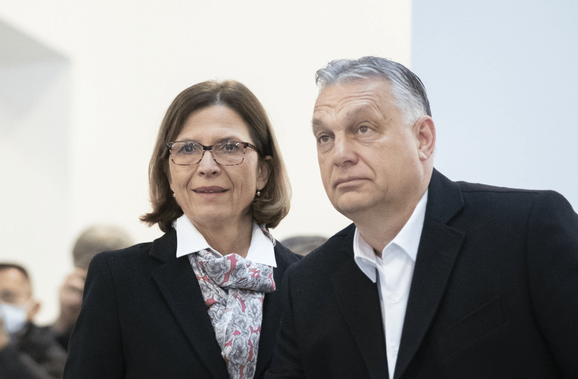 orban viktor es felesege utazas parizs repulo