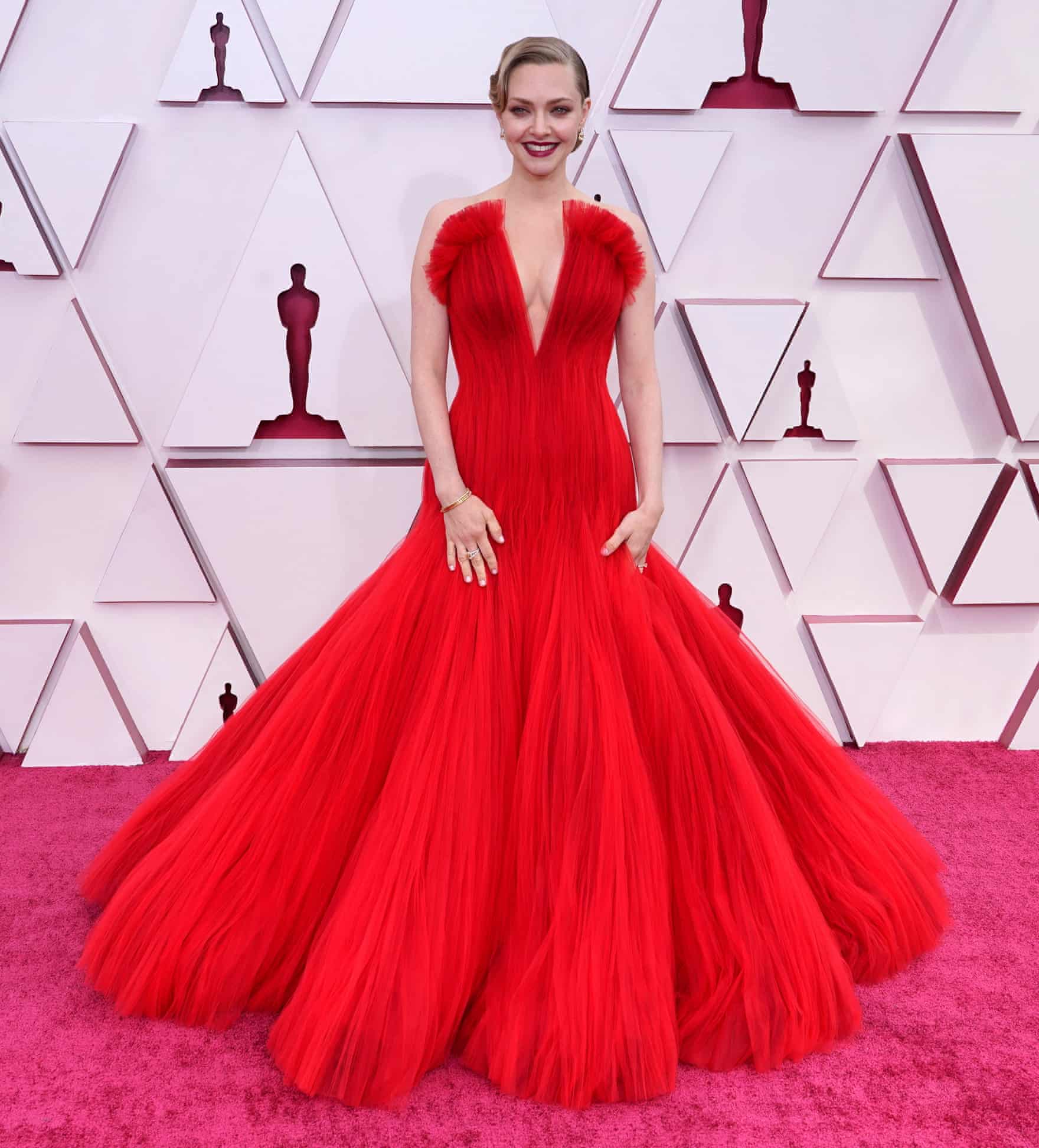 amanda seyfried 2021 oscar gala