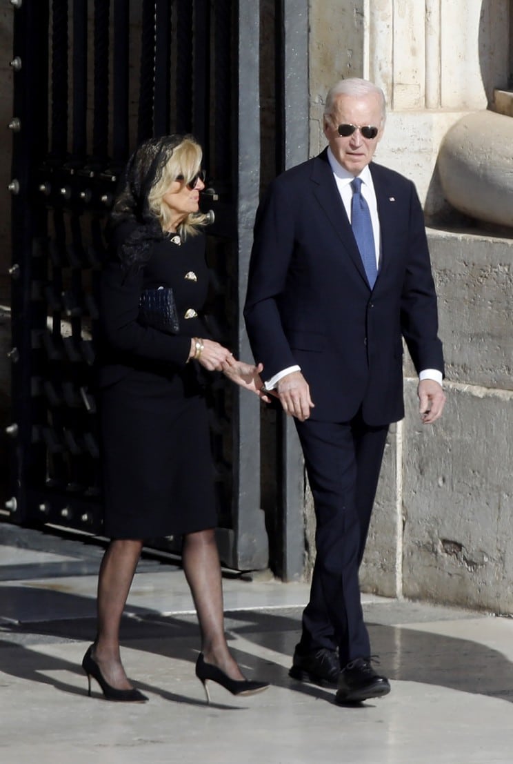 ferenc papa temetese joe biden
