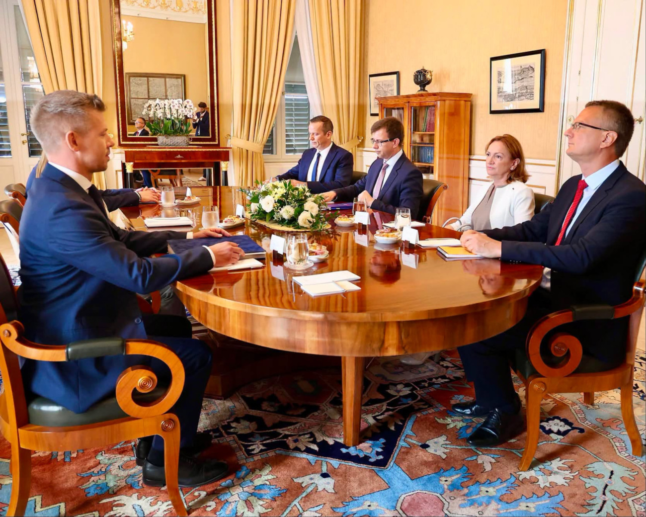 magyar péter és ellenzéki pártok egyeztetése a Sándor-palotában