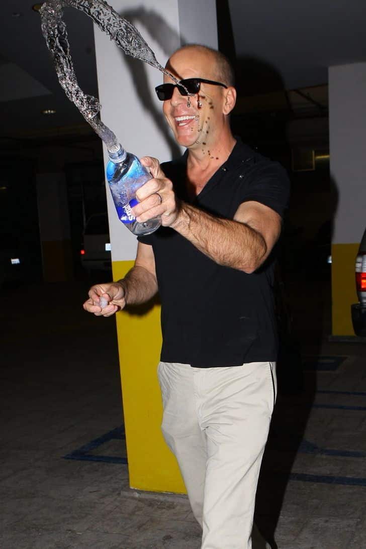 hiressegek paparazzi bruce willis