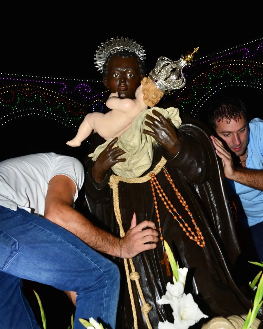 Nicola Lo Calzo, szicilia, migransok, menekultek, mor szent benedek, szobra, fotosorozat