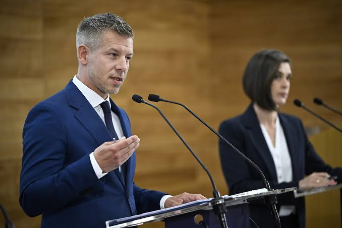 magyar péter sajtótájékoztató paks