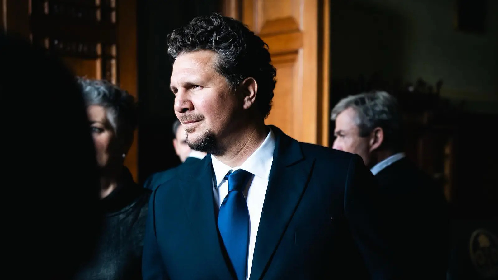 nagy-ervin-molnar-aron-borbely-alexandra-tanc-a-parlament-elott