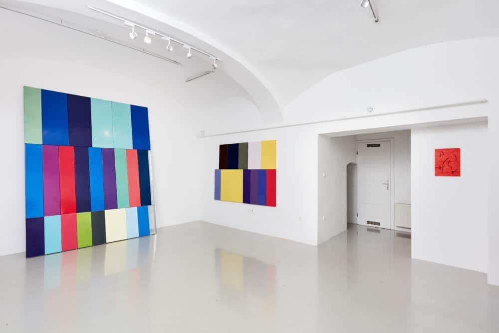 Kristóf Gábor: Open due to Vacation, kiállítási enteriőr / Fotó: Kisterem Galéria