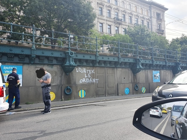 orbán viktor megölése felirat