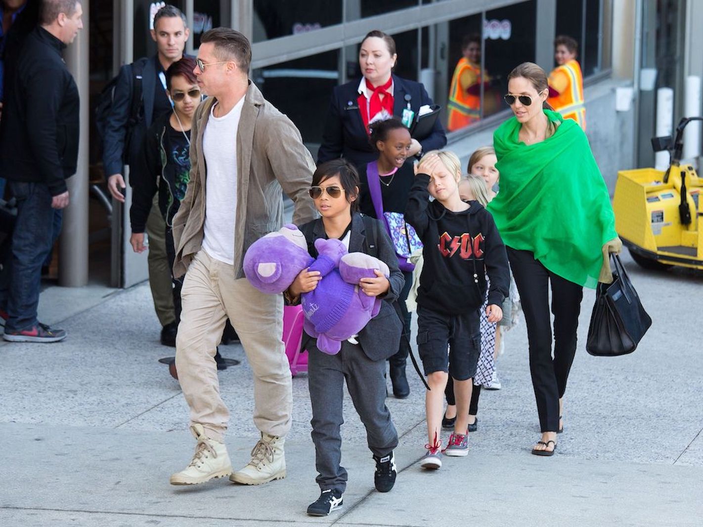 brad pitt angelina jolie gyerekei valas kozosfelugyelet