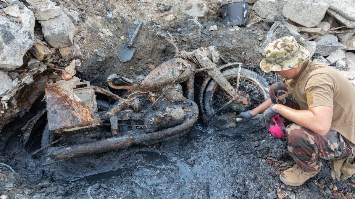 második világháborús motor kiemelés dunából