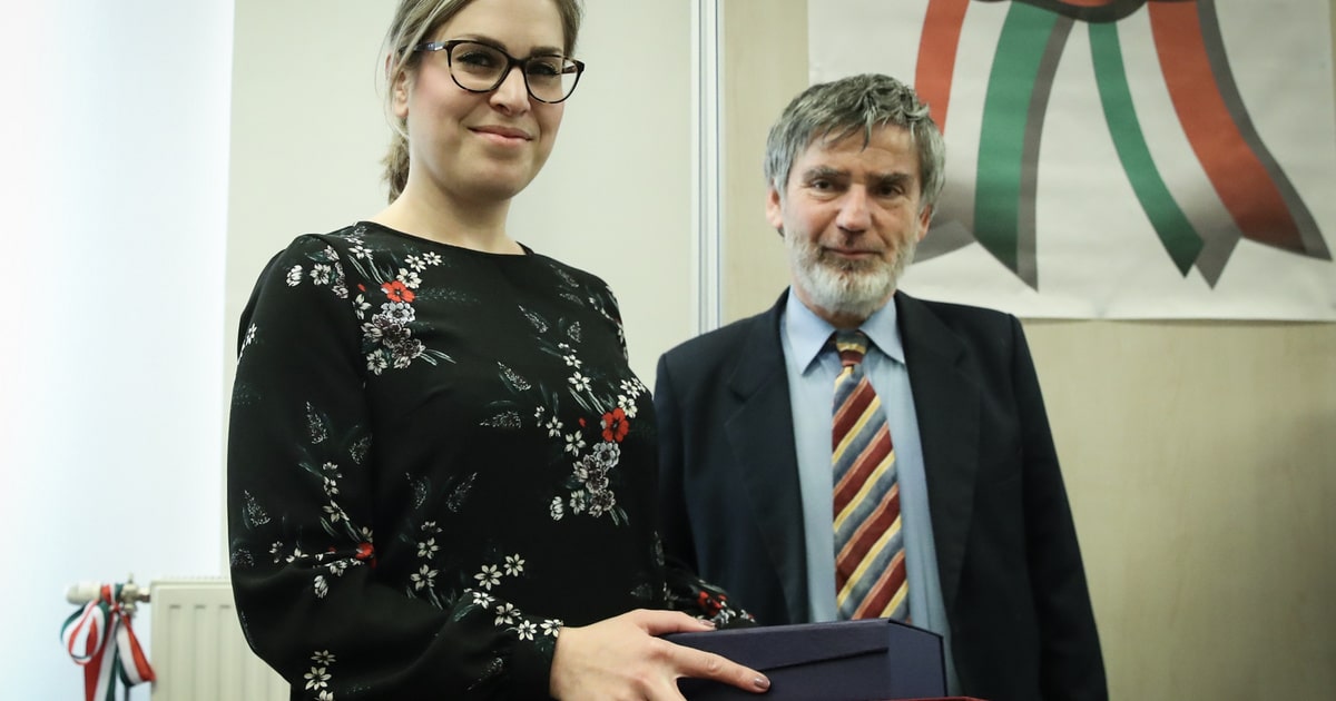 Biró Marianna tavaly március 14-én átveszi a 2019-ben alapított Földes Anna-interjúdíjat, amelyet a Magyar Újságírók Országos Szövetsége hozott létre / Fotó: MTI