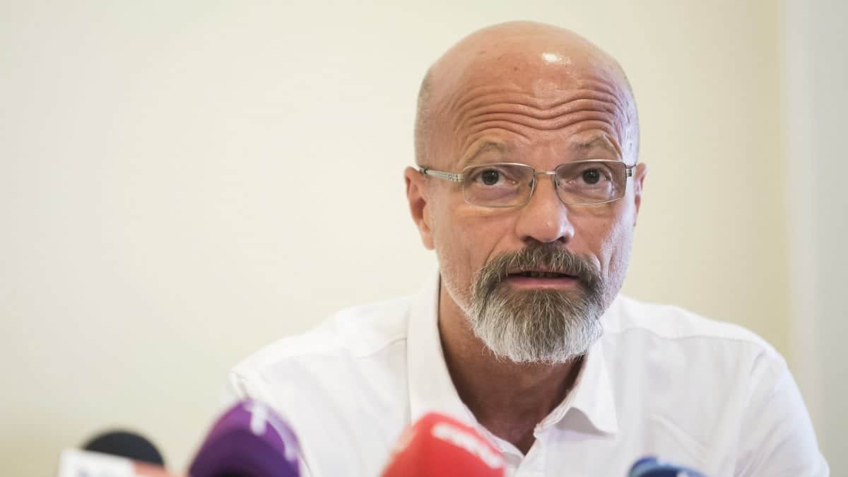 zacher gabor internetes csalas rendorseg