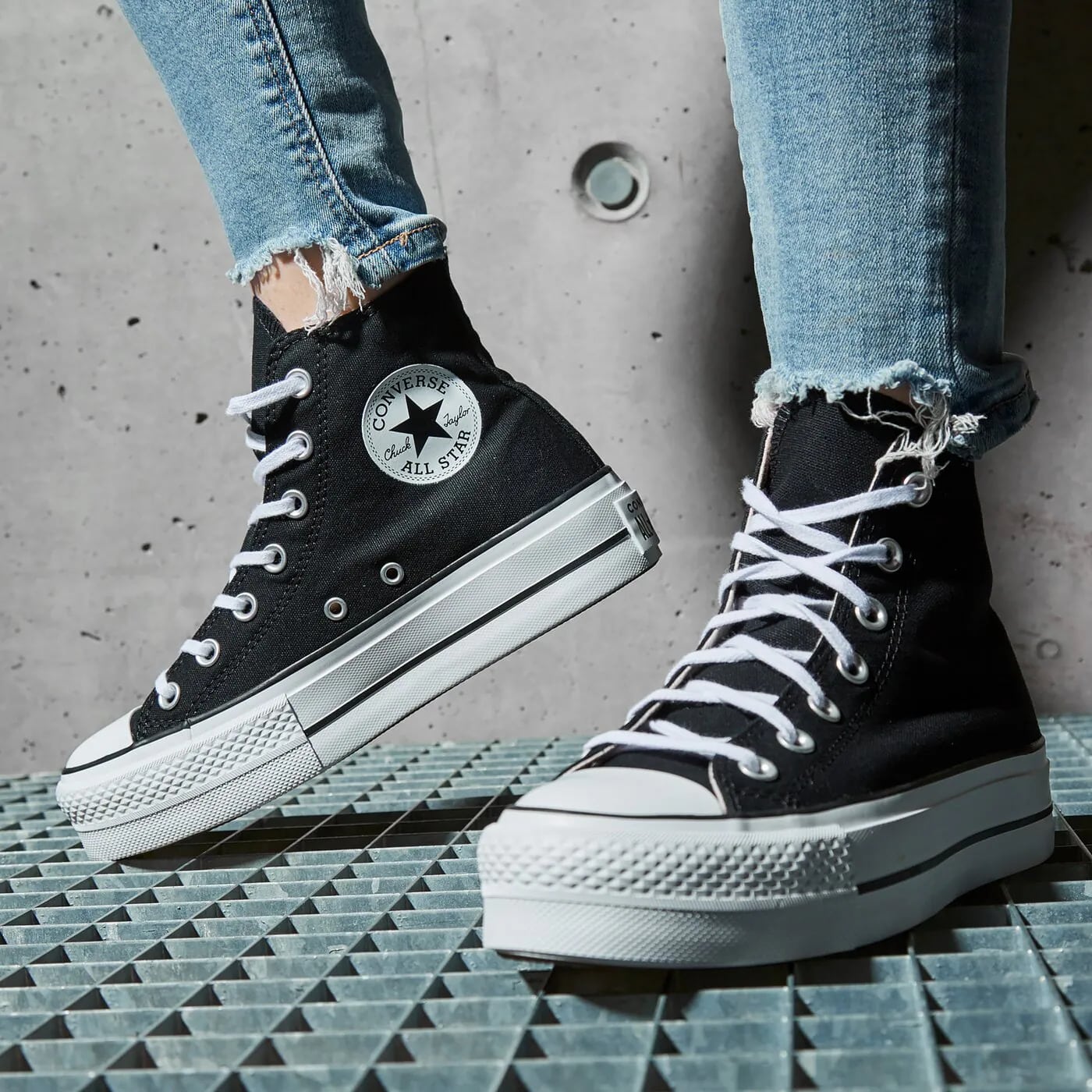 converse-chuck-taylor-all-star-lift-noi-tornacipo-fekete-560845c_2