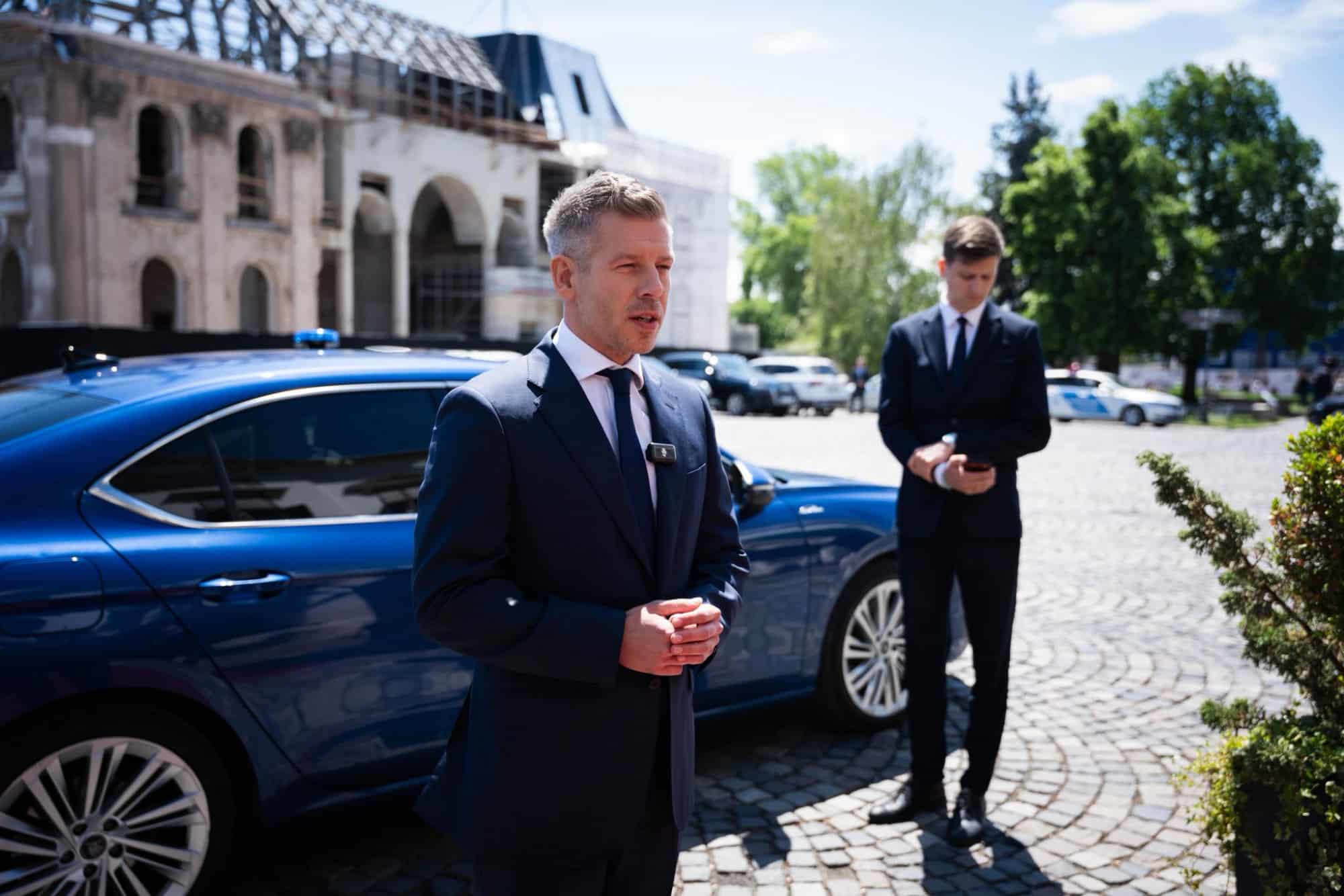 miniszterelnoki fizetes orban viktor