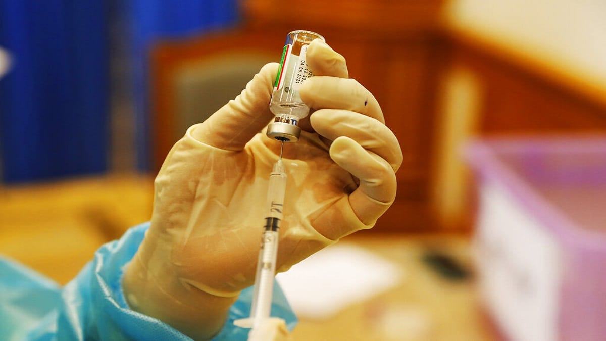 koronavirus vakcina oltás után fertozes