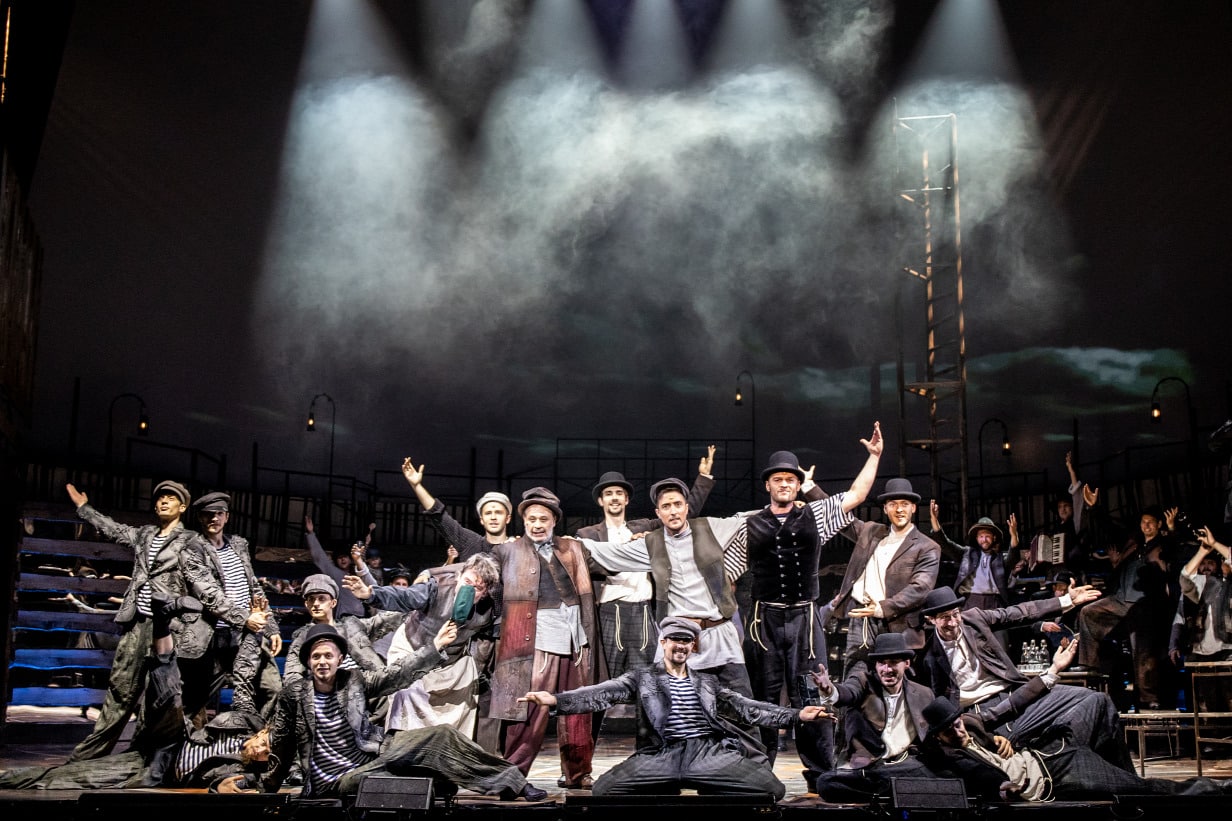 operettszinhaz hegedus a hazteton musical