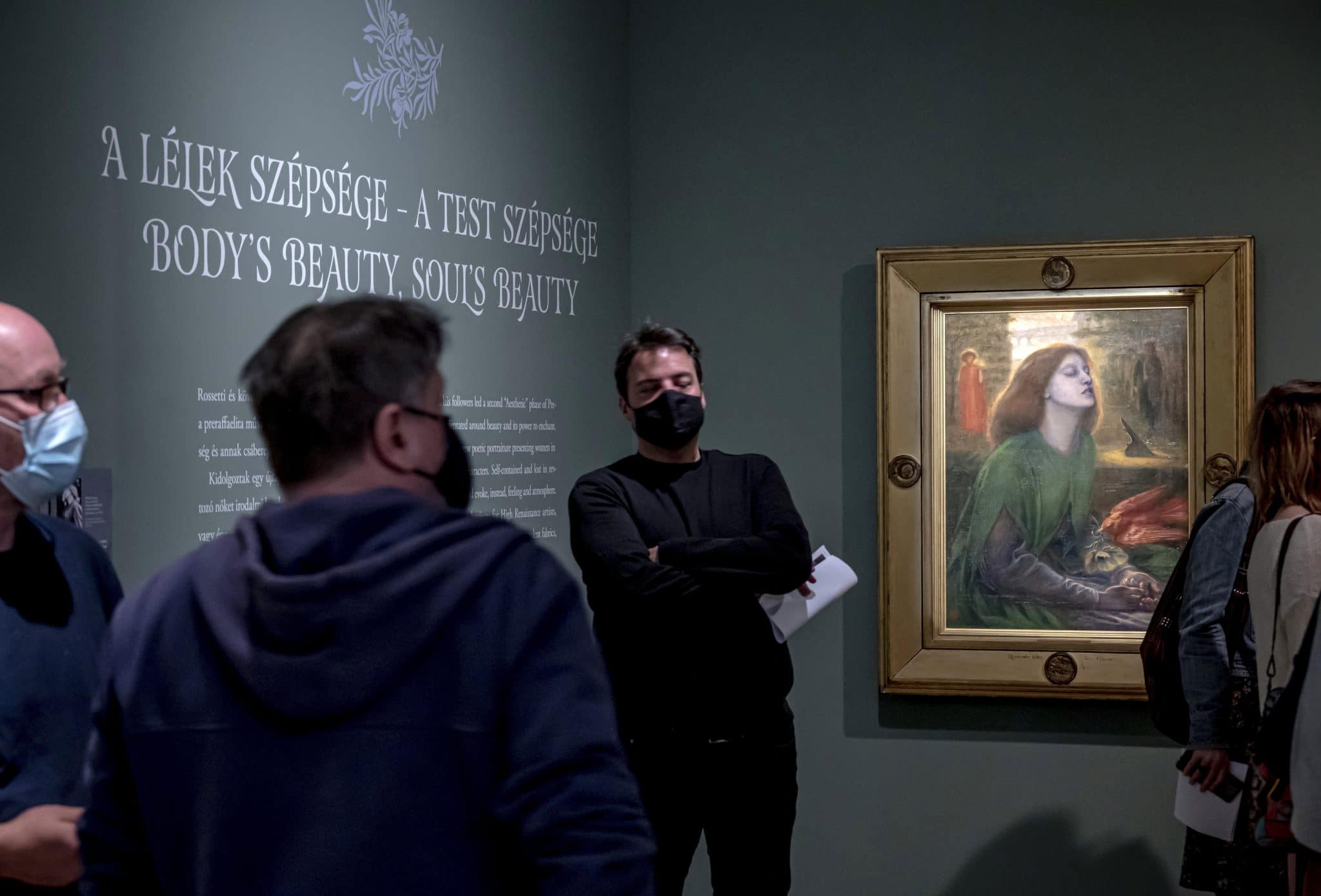 Dante Gabriel Rossetti Beata Beatrix (cc 1864-1870) címû festménye a Magyar Nemzeti Galéria Vágyott szépség címû, a londoni Tate Britain preraffaelita mestermûveibõl válogatott tárlatának megnyitóján a Magyar Nemzeti Galériában 2021. május 13-án.
/ Fotó: Szigetváry Zsolt / MTI