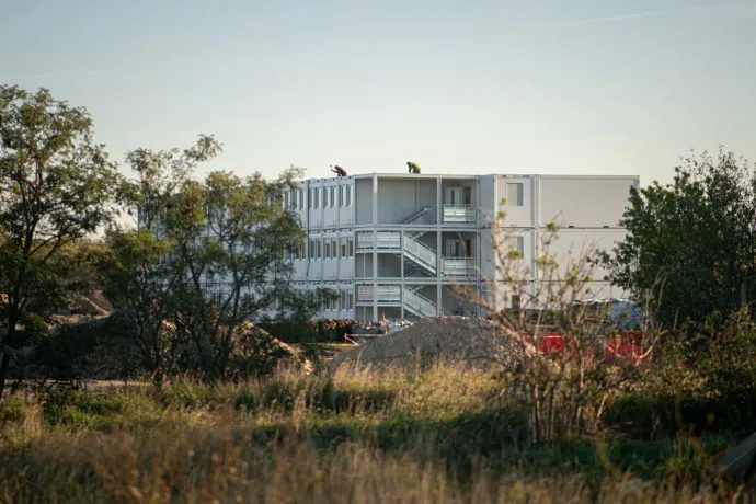 Több kérdést is felvet Velkey György állítása, hogy vendégmunkásokkal akarták feltölteni a szegedi BYD-gyárat