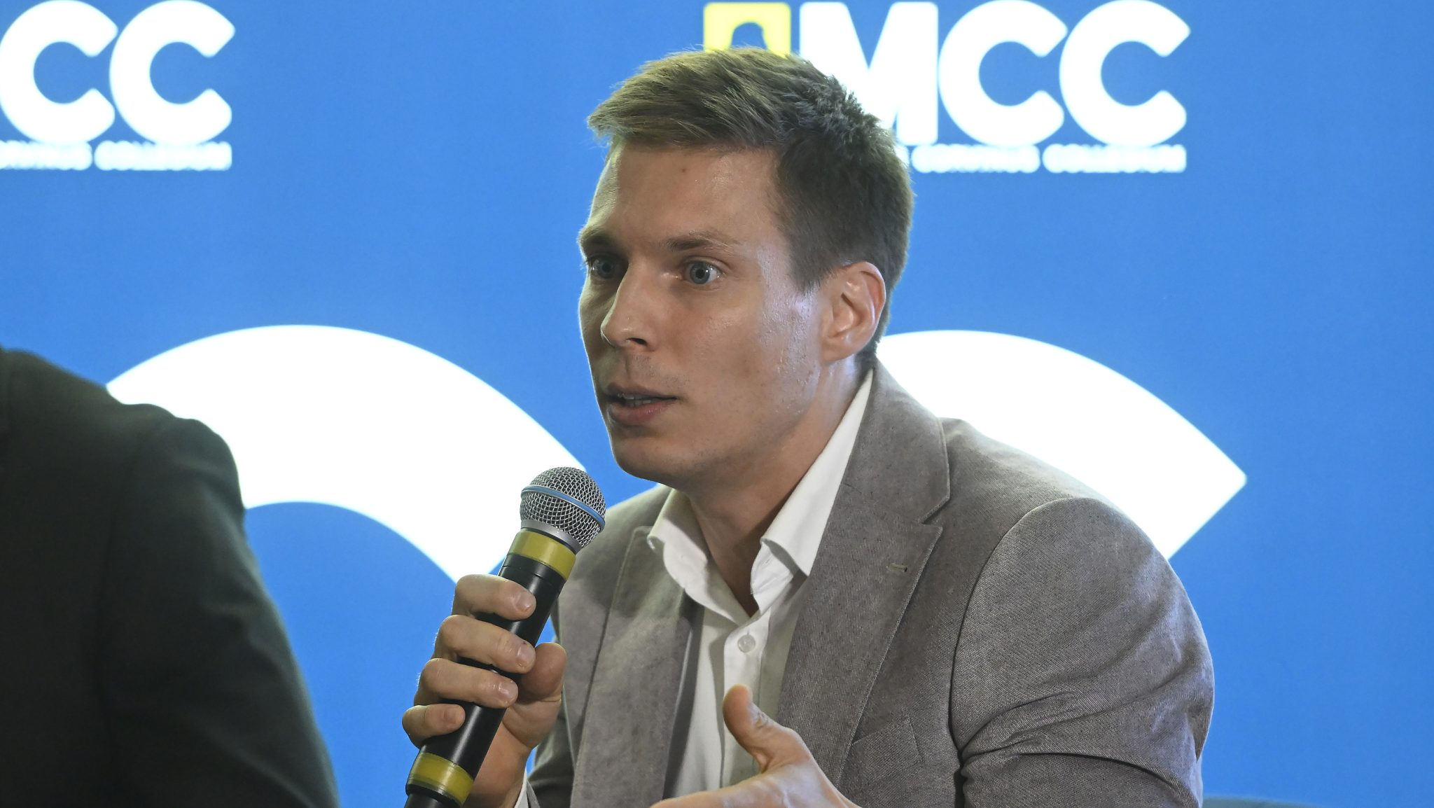 hortay olivér megafonos influenszer