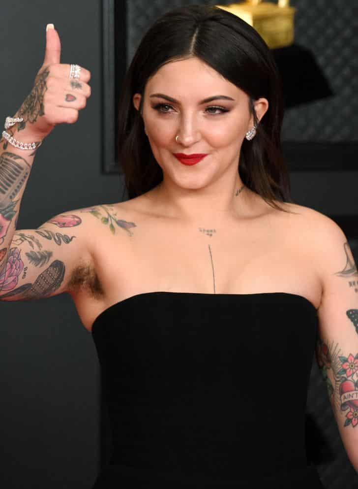 tokeletlen hiressegek body shaming Julia Michaels