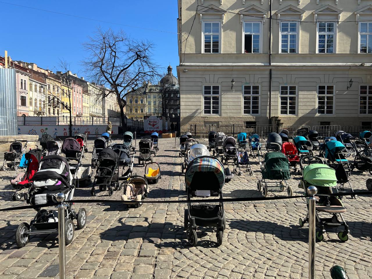 lviv orosz ukrán háború gyerekek babakocsik