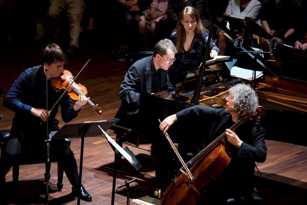 Joshua Bell V%C3%A1rjon D%C3%A9nes Steven Isserlis foto by Mohai Balazs