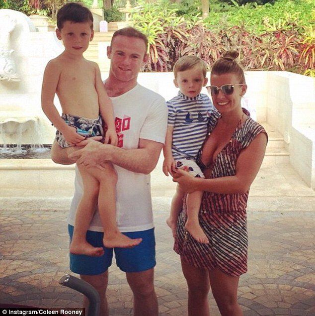 2B44407D00000578 3193470 Fingers Crossed Pregnant Coleen Rooney Explained She And Footbal A 26 1439288431534
