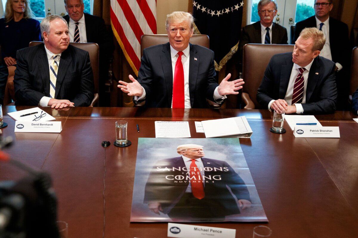 Donald Trump Tro%CC%81nok harca