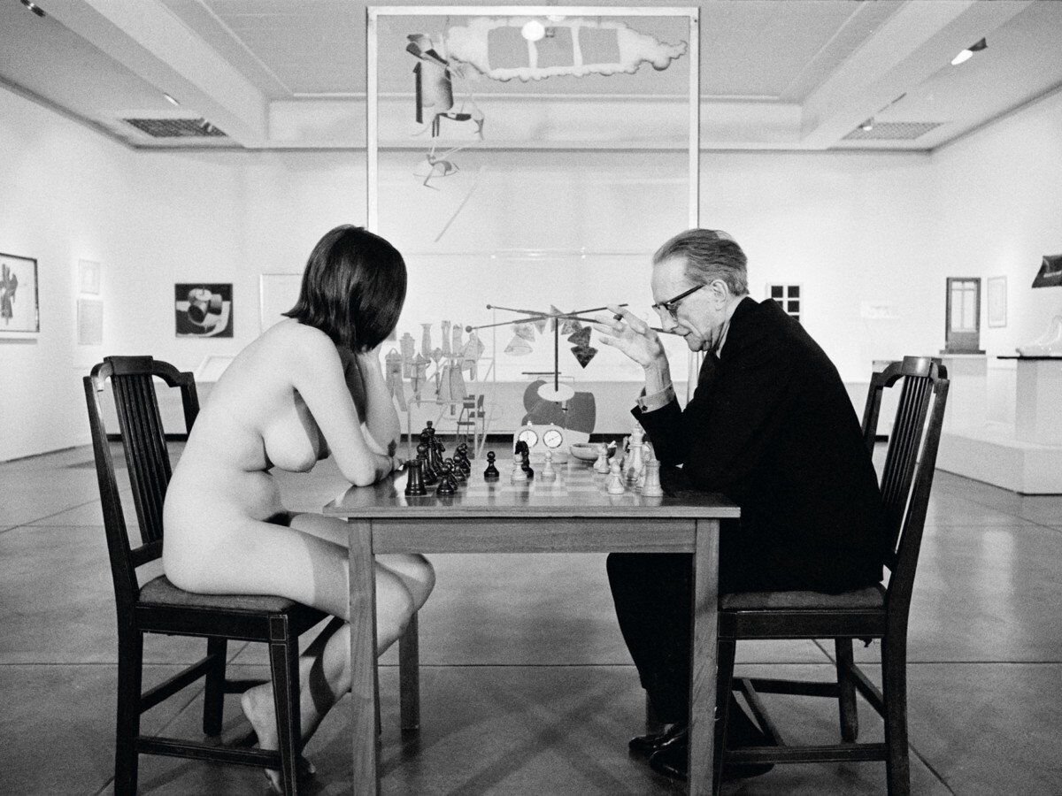 Duchamp egy meztelen n%C5%91vel Eve Babitz cel sakkozik Alta online