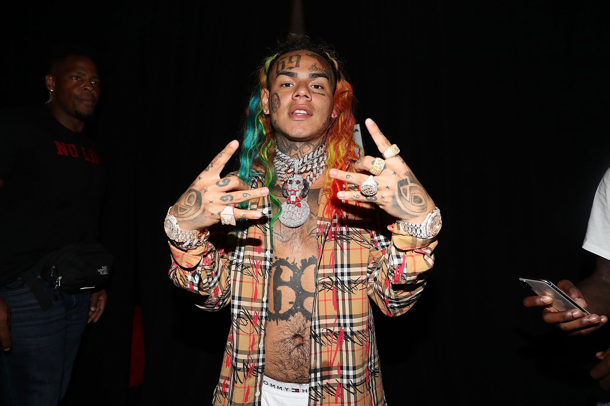 tekashi 6ix9ine b%C3%B6rt%C3%B6n lemezszerz%C5%91d%C3%A9s