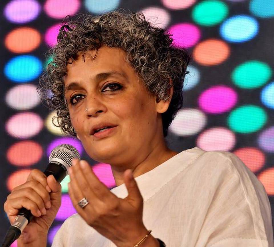 Arundhati Roy az Apr%C3%B3 dolgok istene szerz%C5%91je