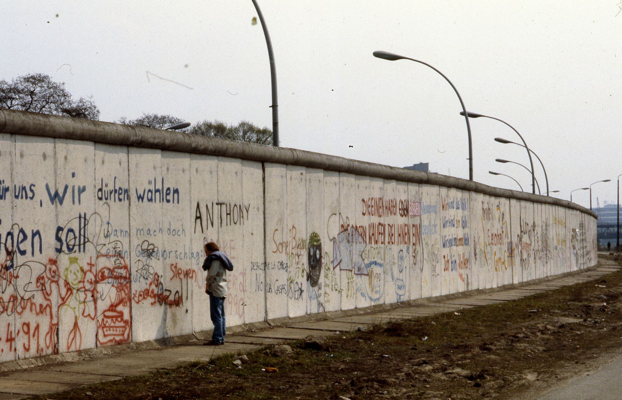 Berlini Fal Leomlása Berlini Fal Lebontása Berlini Fal 30 Éve Berlkini Fal Jelentése