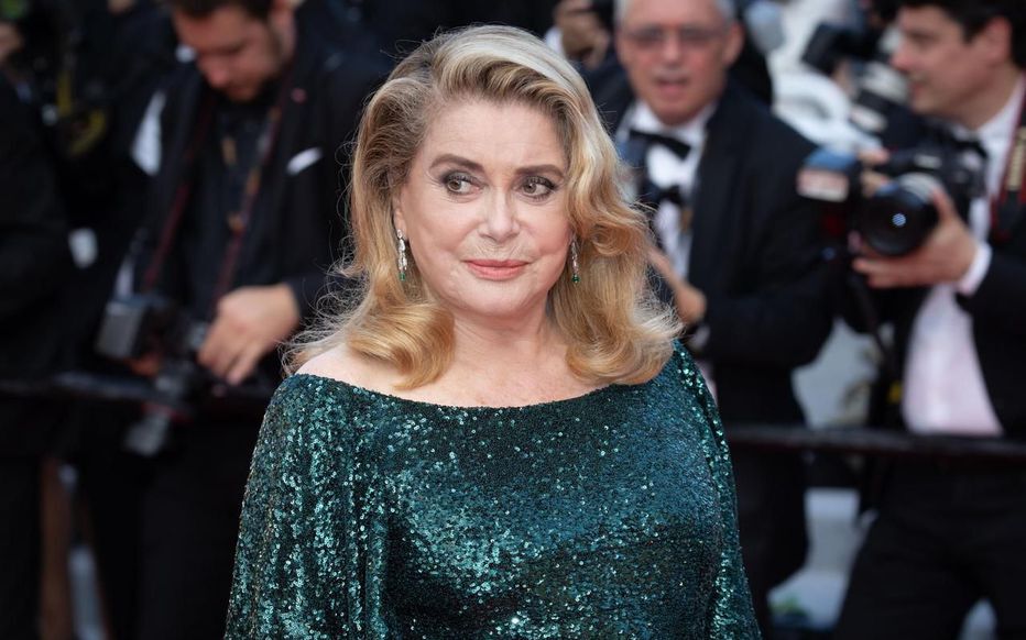 catherine deneuve sz%C3%ADn%C3%A9szn%C5%91