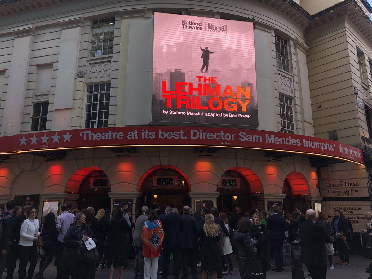 piccadilly theatre londoni sz%C3%ADnh%C3%A1z menyezet leesett