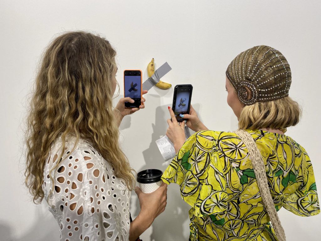 ban%C3%A1n art basel 2019 ki%C3%A1ll%C3%ADt%C3%A1s
