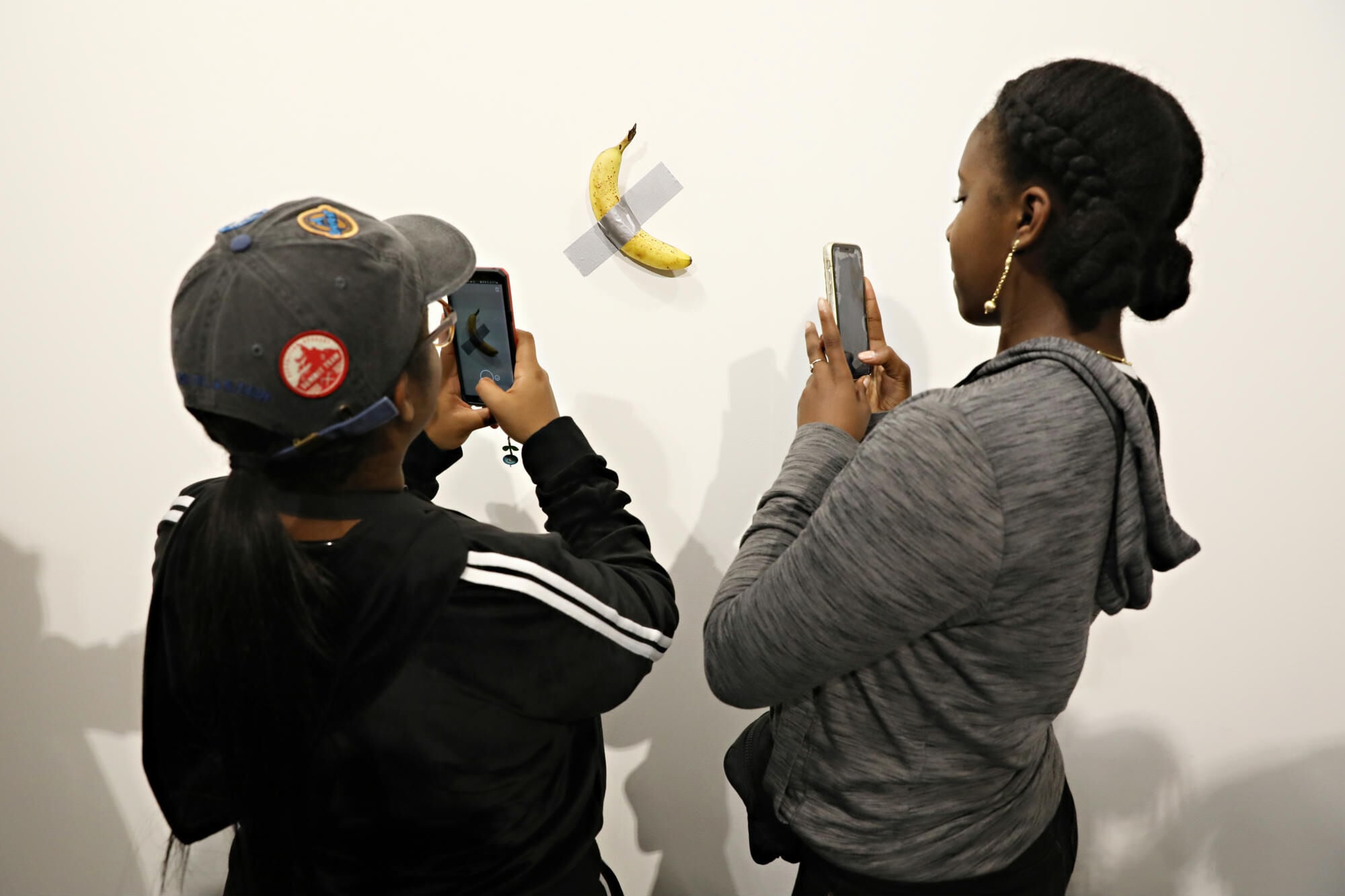 Falra Ragasztott Banán Art Basel Miami Maurizio Cattelan