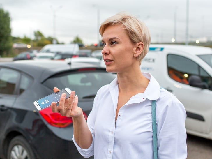 telefon k%C3%A9zben