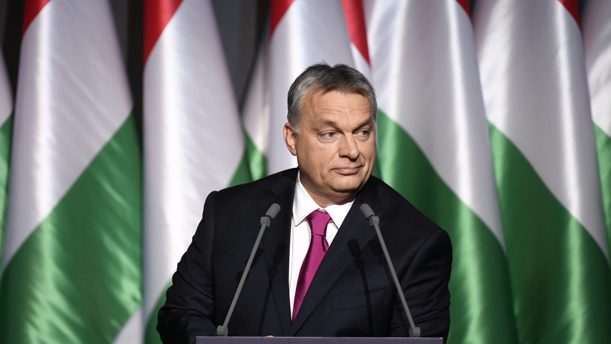 Orban Viktor Everteloje 2020 Diplomas Kommunista