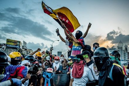 A venezuelai diktátor elég furcsa módszert választott arra, hogy elhitesse, nincs nélkülözés az országban