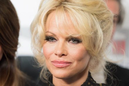 Pamela Anderson: „Mindannyian éghajlati menekültek vagyunk”