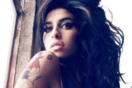 Amy Winehouse-ból is bazári majom hologramot csinálnak