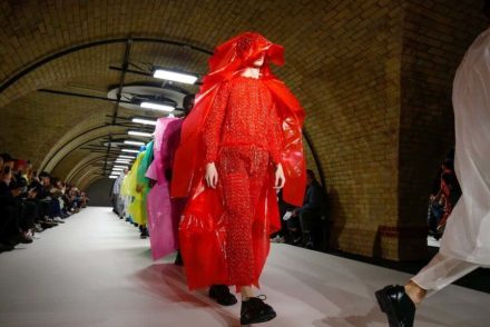 A nap fotója: Meghökkentő darabokat mutatott be a London Fashion Week Men’s