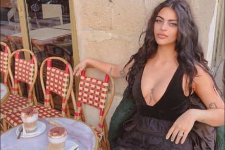 Túl „meztelen” volt, így nem léphetett be a Louvre ajtaján egy influenszer