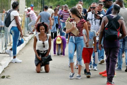 A nap fotója: Emberek ezrei vesznek részt a kubai vallási zarándoklaton