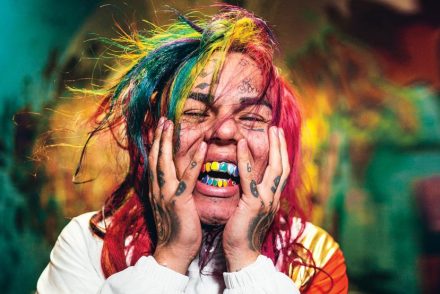 Tekashi 6ix9ine a The Times Square-en hirdeti, hogy szabadult a börtönből