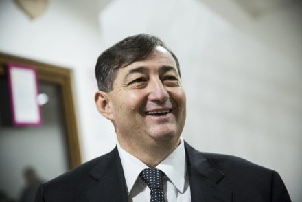 Tízezrek függenek Mészáros Lőrinctől