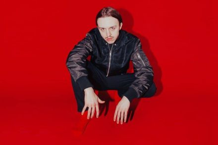 A világ legkülöncebb előadója, Tommy Cash lemezbemutatóval látogatja meg Budapestet