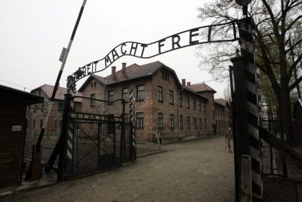 Négy hónap után ismét látogatható az auschwitzi múzeum