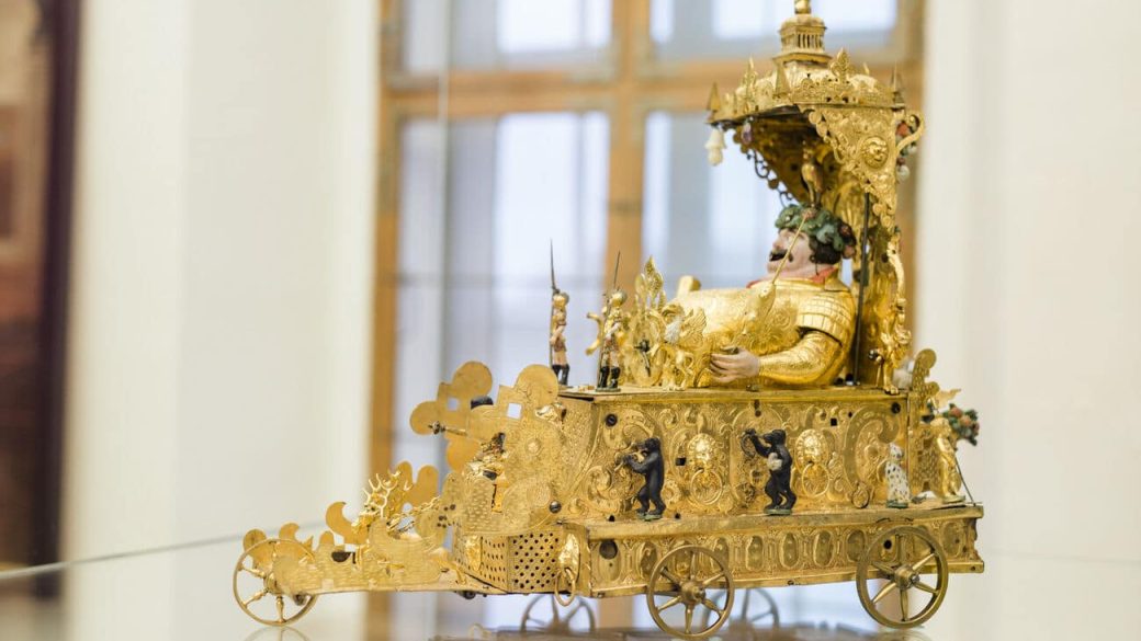 Az Esterhazyak automata Bacchus kocsija a Fraknoi varban