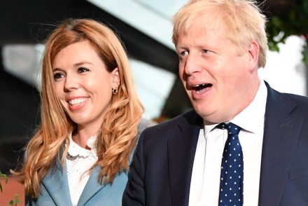 Boris Johnson eljegyezte kedvesét, aki már gyermeket vár