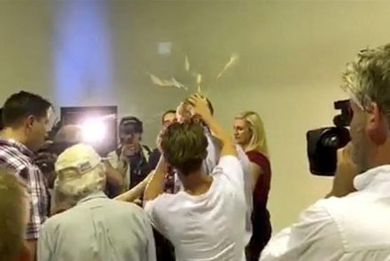 A szélsőjobboldali politikust pofán verő fiúnak a Rolling Loud fesztivál életre szóló bérletet ajánlott fel